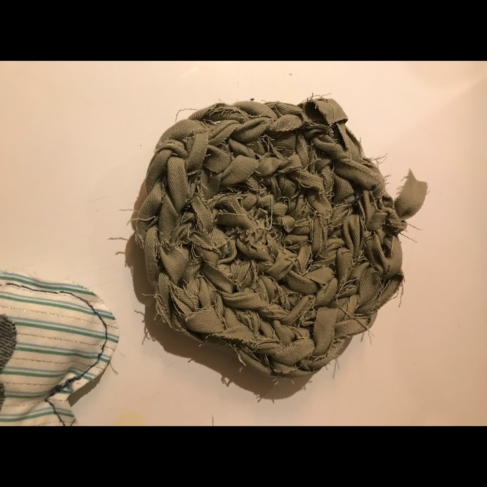5 piece primitive 2 dolls,2 mini rag rugs ,1 heart - Picture 3 of 6